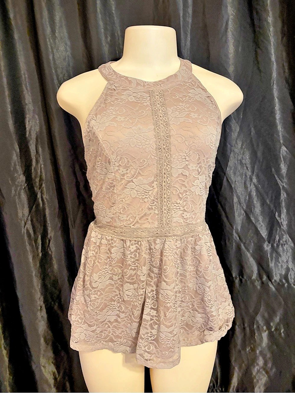 Torrid Floral Lace peplum beige sleeveless top Size L Like New